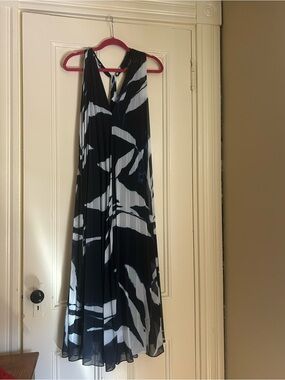 Banana Republic Navy and White Patterned Sleeveless Maxi Dress